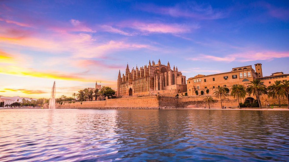 Guided tour of Palma, cathedral and Valldemossa